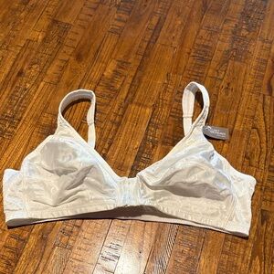 NWT secret treasures 44B front tie bra no wire 1261